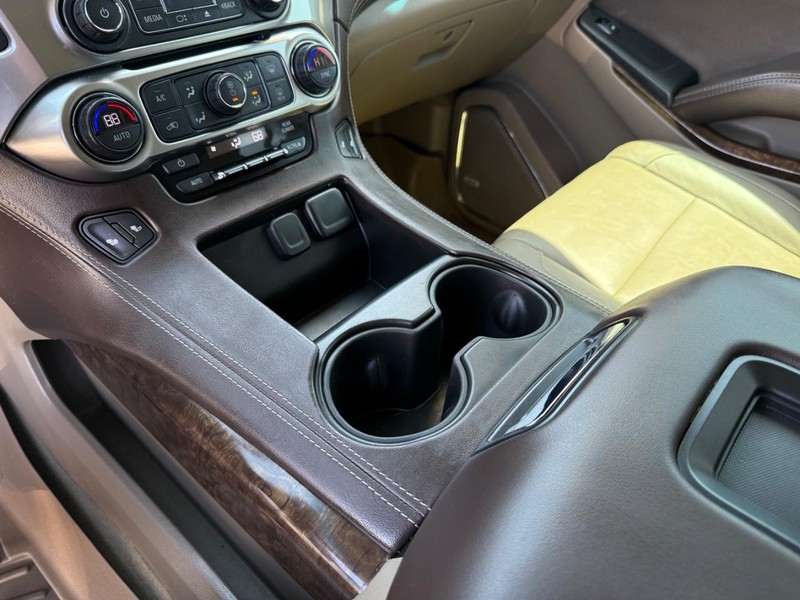 Chevrolet Suburban Vehicle Image 22