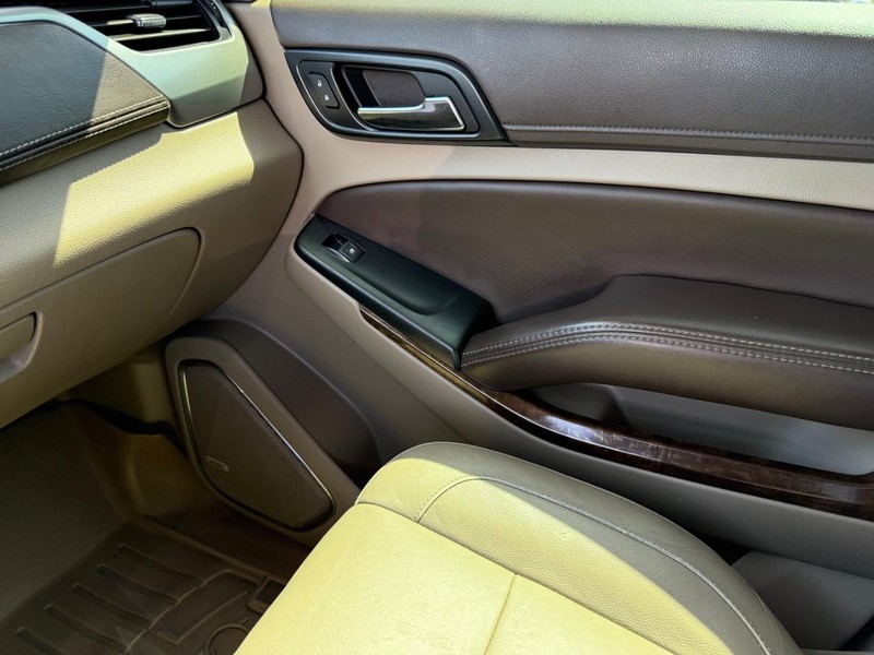 Chevrolet Suburban Vehicle Image 23