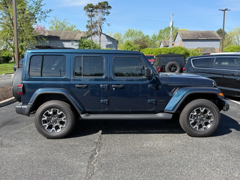 Jeep Wrangler Vehicle Image 02