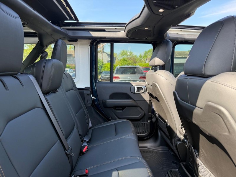 Jeep Wrangler Vehicle Image 04