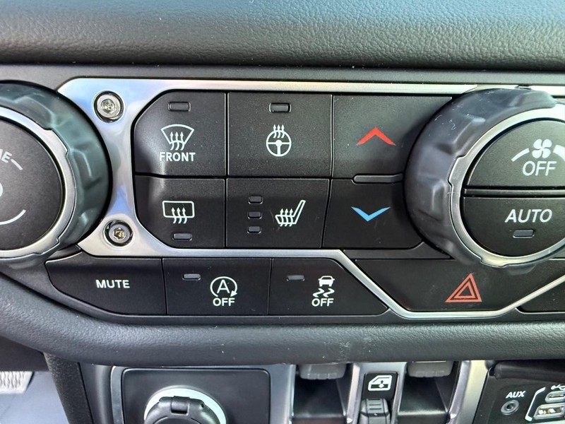 Jeep Wrangler Vehicle Image 11
