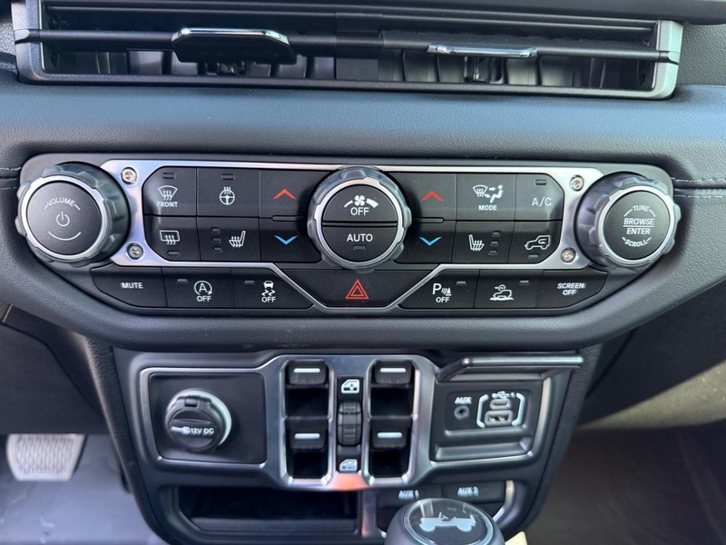 Jeep Wrangler Vehicle Image 14