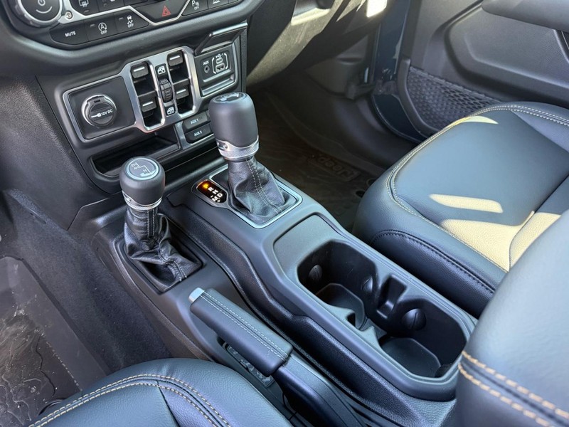 Jeep Wrangler Vehicle Image 15