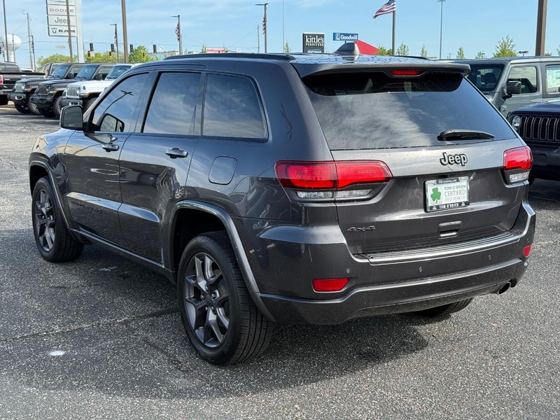 Jeep Grand Cherokee Vehicle Image 05
