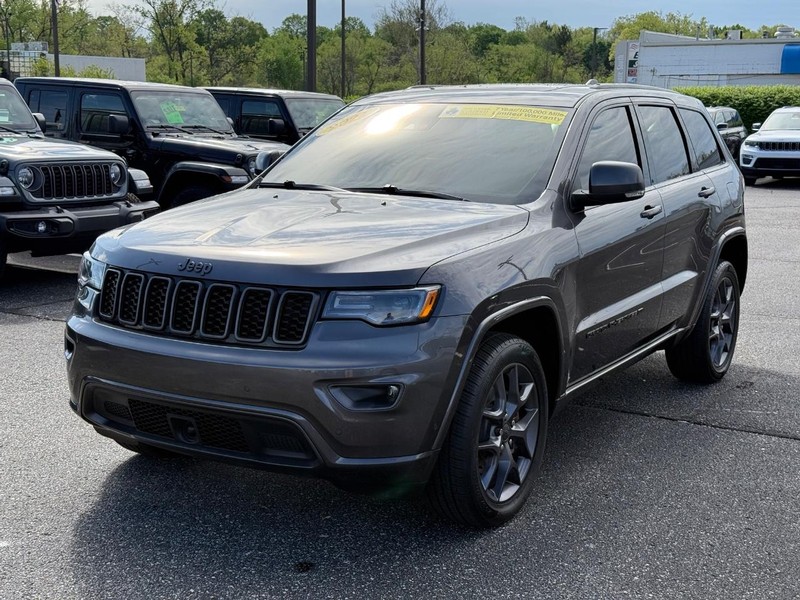 Jeep Grand Cherokee Vehicle Image 09