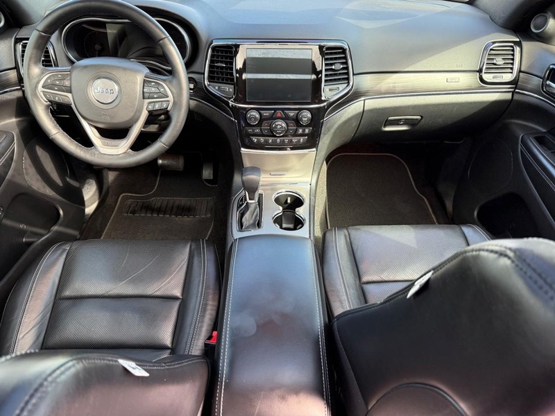 Jeep Grand Cherokee Vehicle Image 13