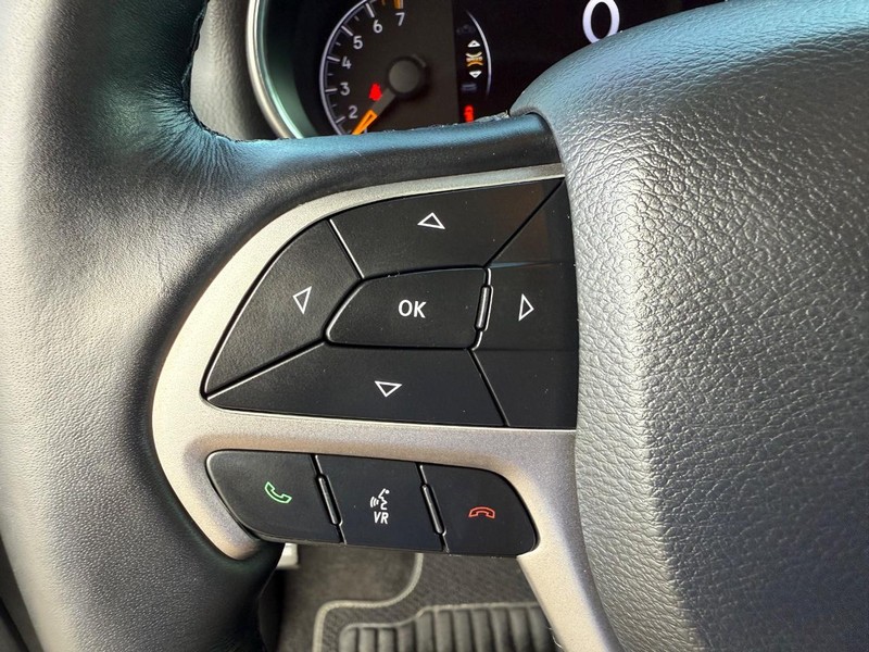 Jeep Grand Cherokee Vehicle Image 15