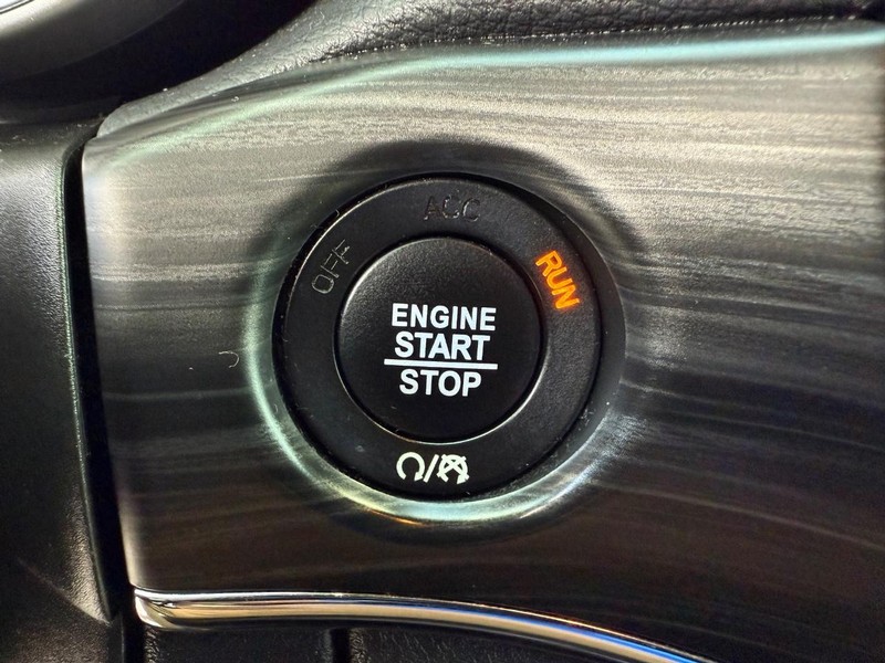 Jeep Grand Cherokee Vehicle Image 17