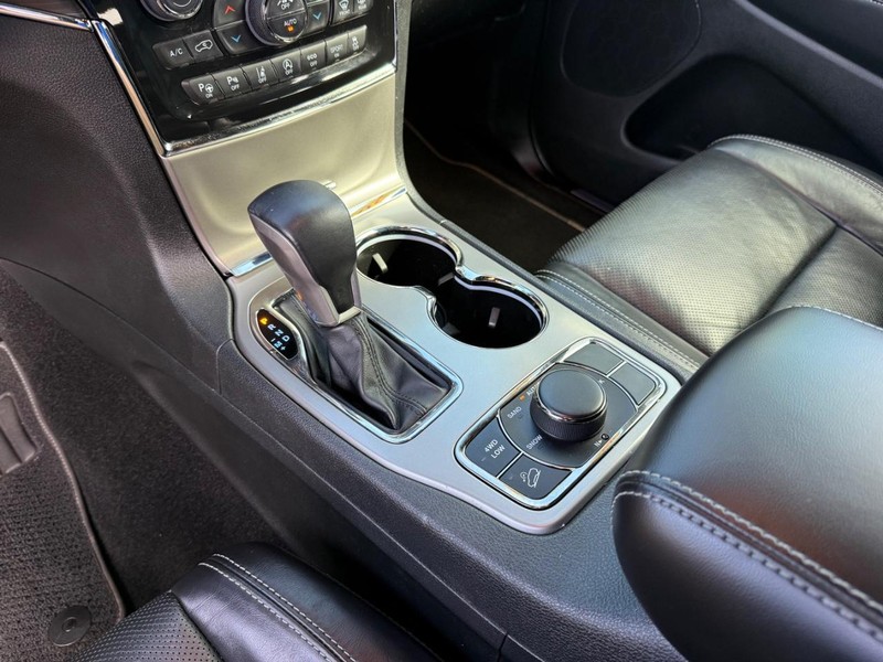 Jeep Grand Cherokee Vehicle Image 22