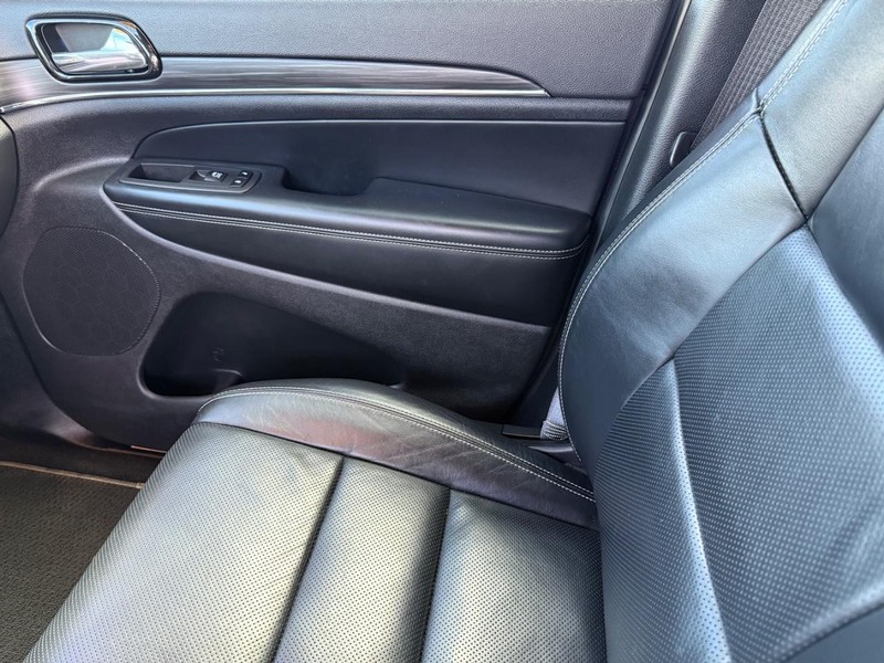 Jeep Grand Cherokee Vehicle Image 23