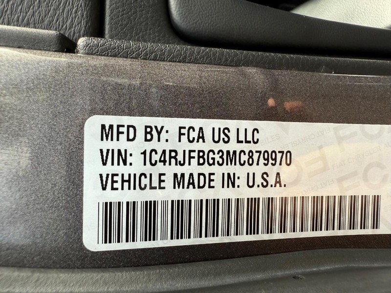 Jeep Grand Cherokee Vehicle Image 28