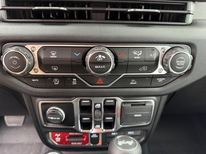 Jeep Wrangler Vehicle Image 13