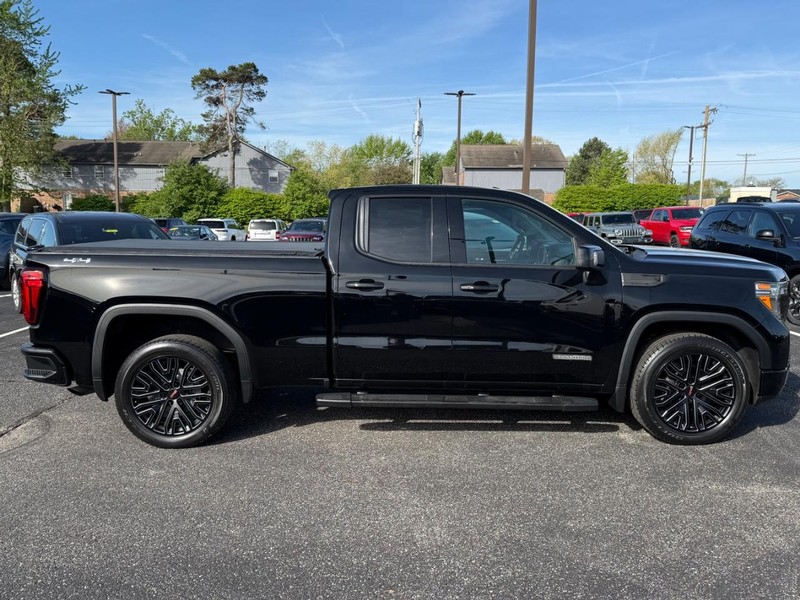 GMC Sierra 1500 Vehicle Image 02