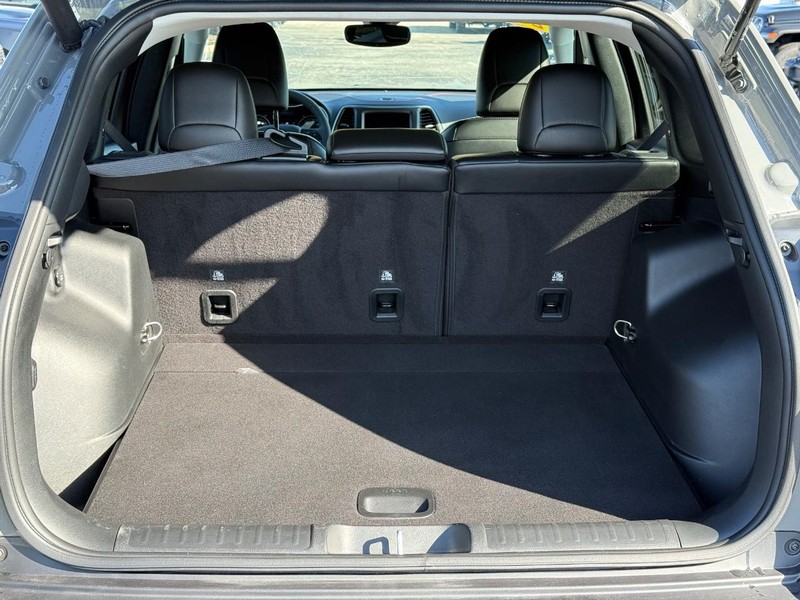 Jeep Cherokee Vehicle Image 07