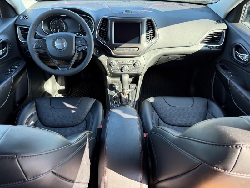 Jeep Cherokee Vehicle Image 12