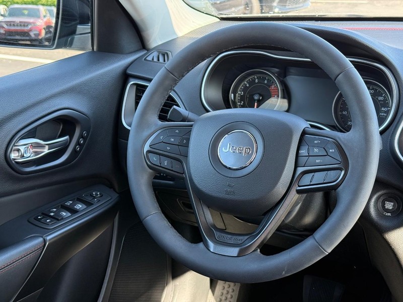 Jeep Cherokee Vehicle Image 13