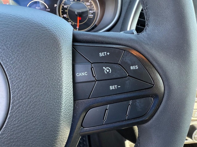 Jeep Cherokee Vehicle Image 15