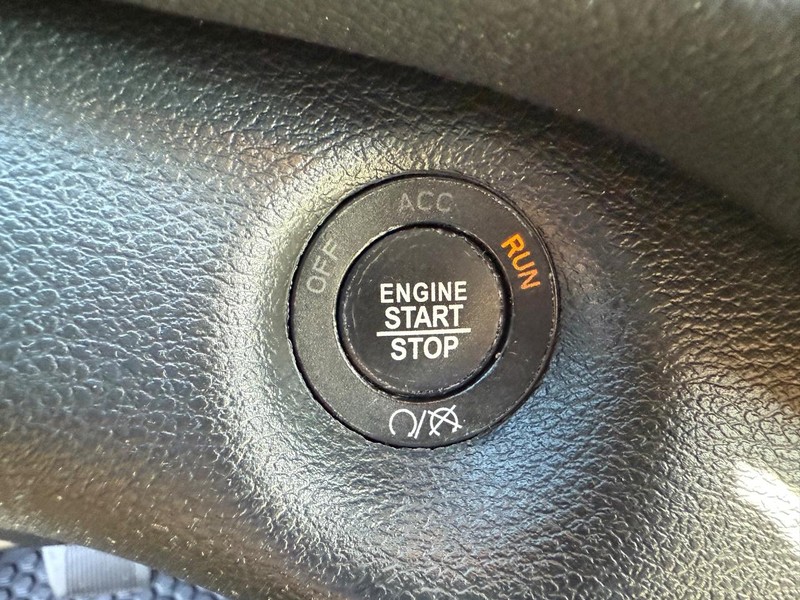 Jeep Cherokee Vehicle Image 16
