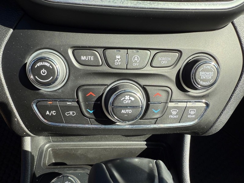 Jeep Cherokee Vehicle Image 20