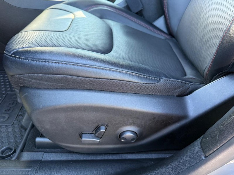 Jeep Cherokee Vehicle Image 26