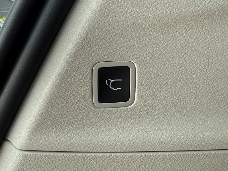Chrysler Pacifica Vehicle Image 08