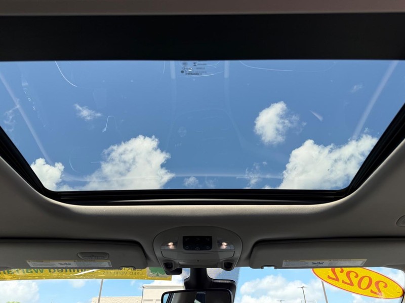 Chrysler Pacifica Vehicle Image 13