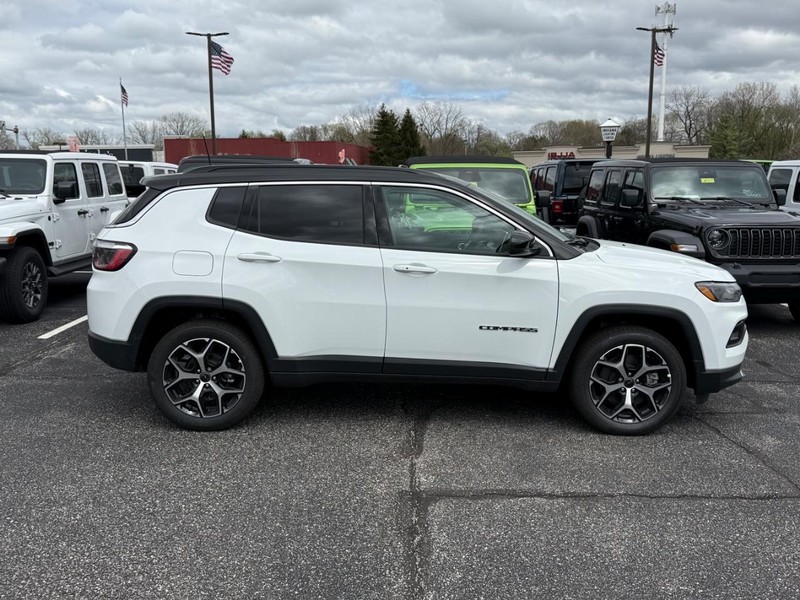 Jeep Compass Vehicle Image 02