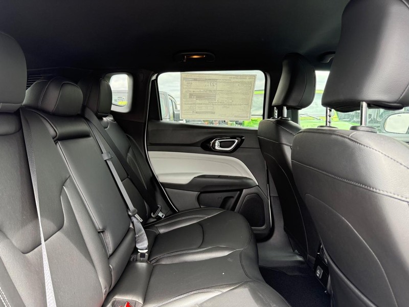 Jeep Compass Vehicle Image 04