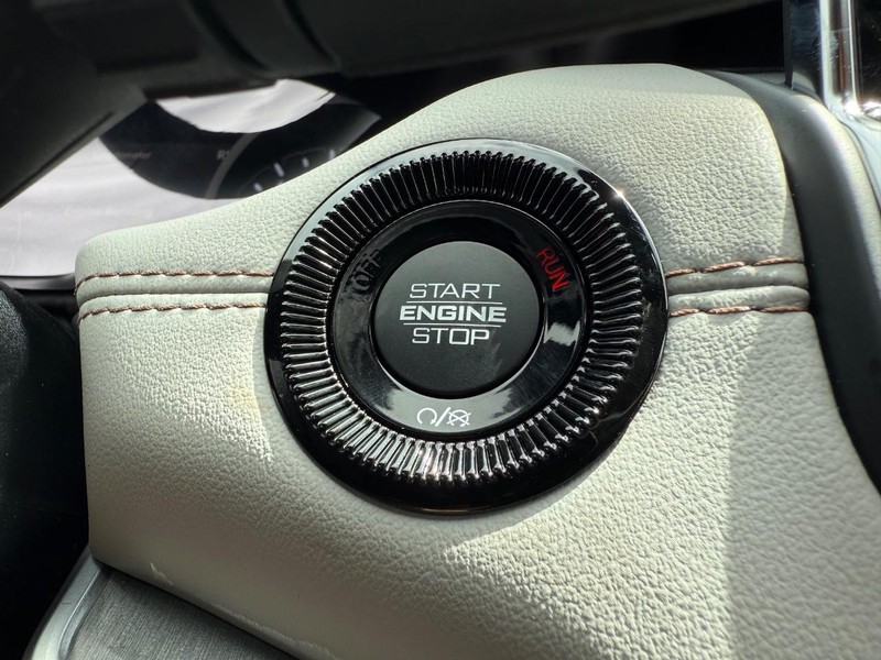 Jeep Compass Vehicle Image 09
