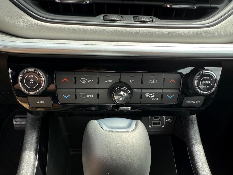 Jeep Compass Vehicle Image 12