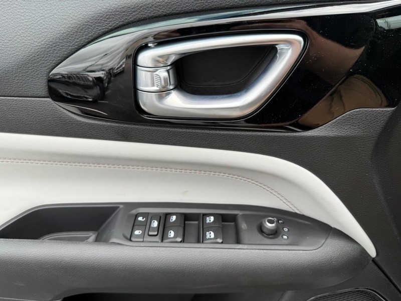 Jeep Compass Vehicle Image 17