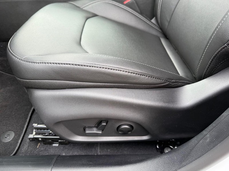 Jeep Compass Vehicle Image 18