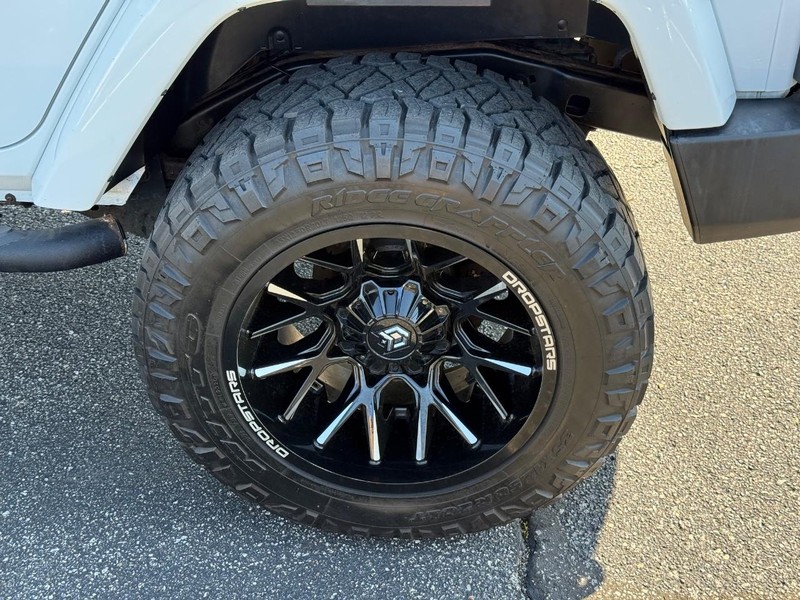 Jeep Wrangler Unlimited Vehicle Image 06