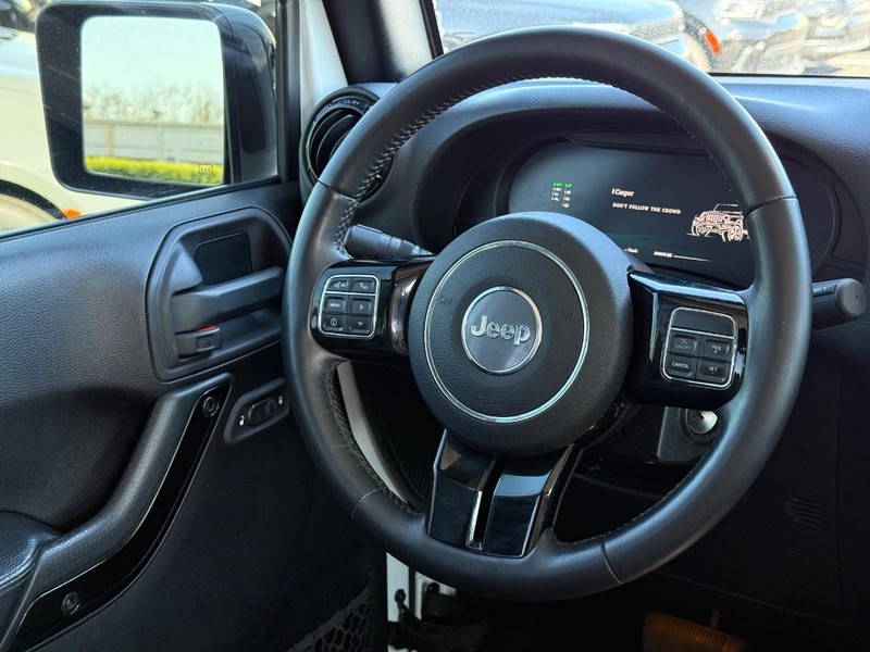 Jeep Wrangler Unlimited Vehicle Image 12