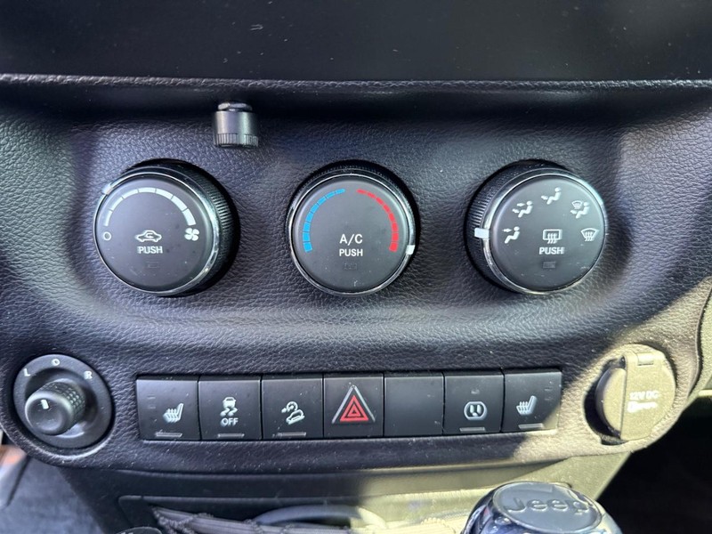 Jeep Wrangler Unlimited Vehicle Image 18