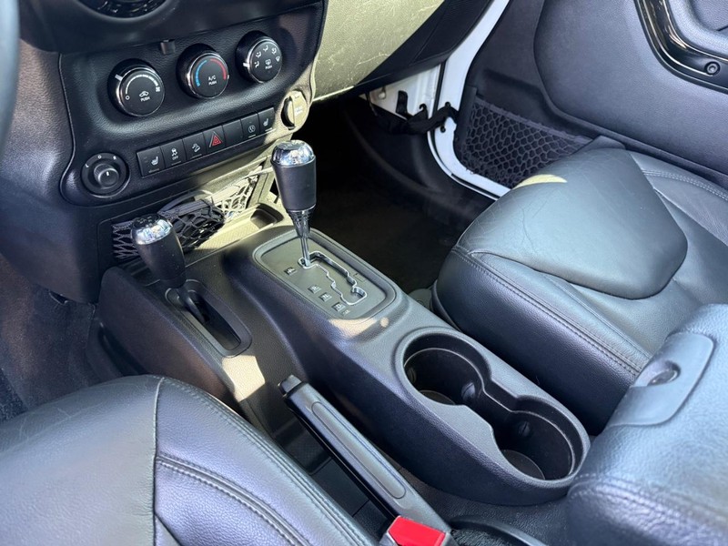 Jeep Wrangler Unlimited Vehicle Image 19