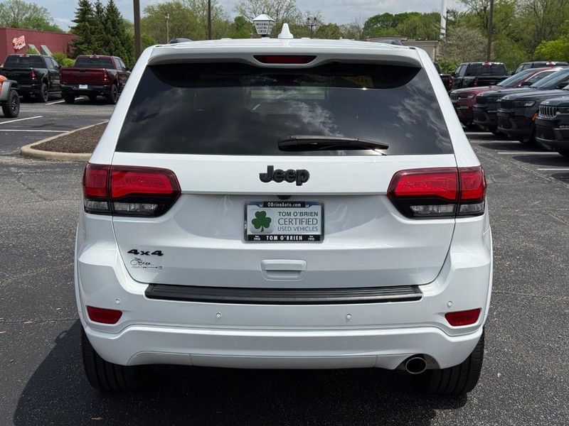 Jeep Grand Cherokee Vehicle Image 04