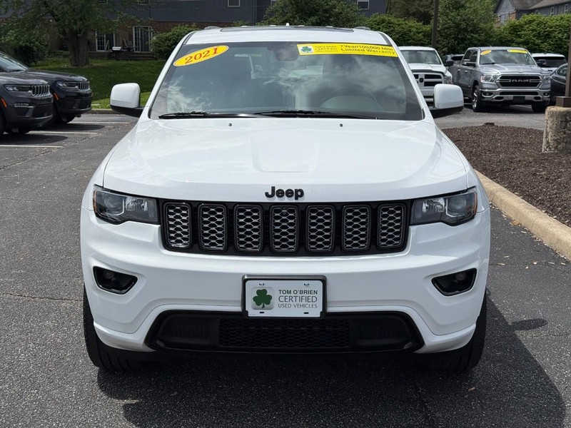 Jeep Grand Cherokee Vehicle Image 10
