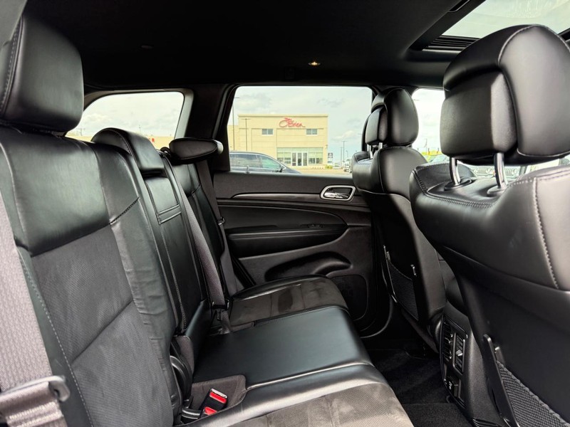 Jeep Grand Cherokee Vehicle Image 11
