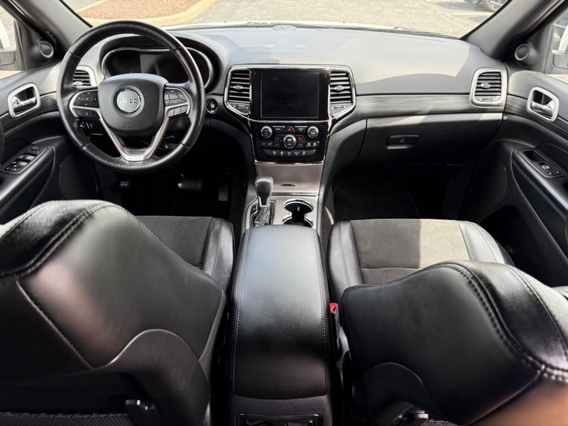 Jeep Grand Cherokee Vehicle Image 13