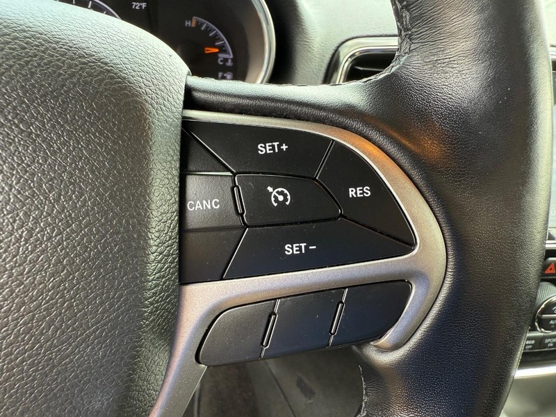 Jeep Grand Cherokee Vehicle Image 16