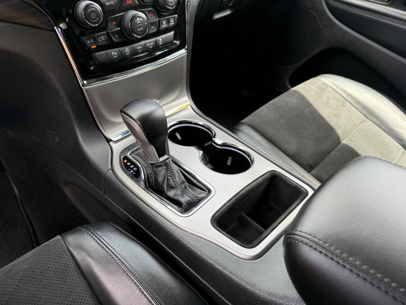Jeep Grand Cherokee Vehicle Image 22