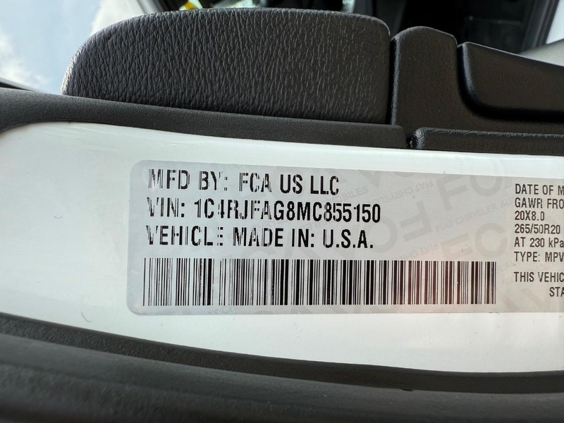 Jeep Grand Cherokee Vehicle Image 28