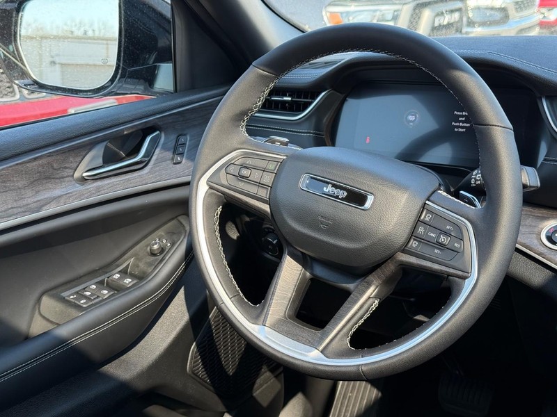 Jeep Grand Cherokee L Vehicle Image 08