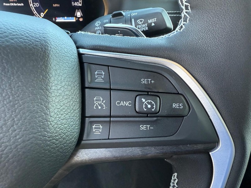 Jeep Grand Cherokee L Vehicle Image 10