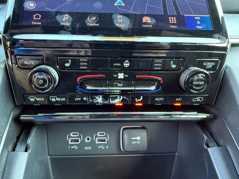 Jeep Grand Cherokee L Vehicle Image 15