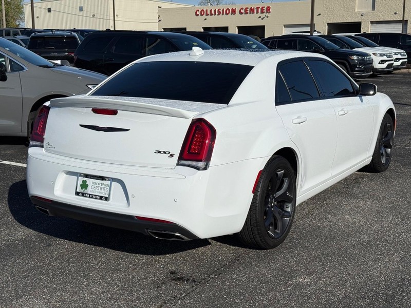 Chrysler 300 Vehicle Image 03