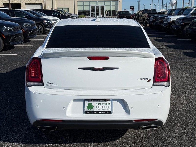 Chrysler 300 Vehicle Image 04
