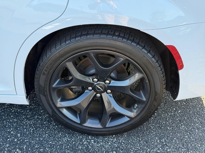 Chrysler 300 Vehicle Image 06