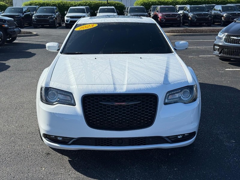 Chrysler 300 Vehicle Image 09
